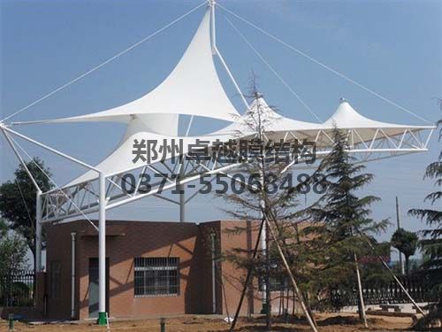 膜結構材料主要有四種：膜材、鋼構、索及附件