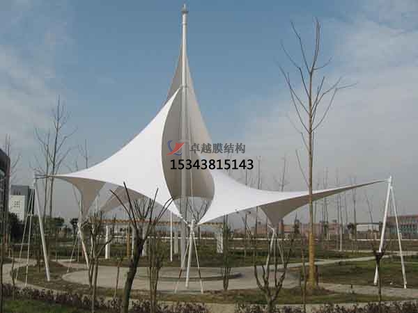 臨汾<font color='red'>張拉膜結(jié)構(gòu)</font>景觀搭建