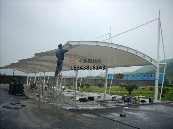 臨沂商業(yè)廣場雨棚搭建