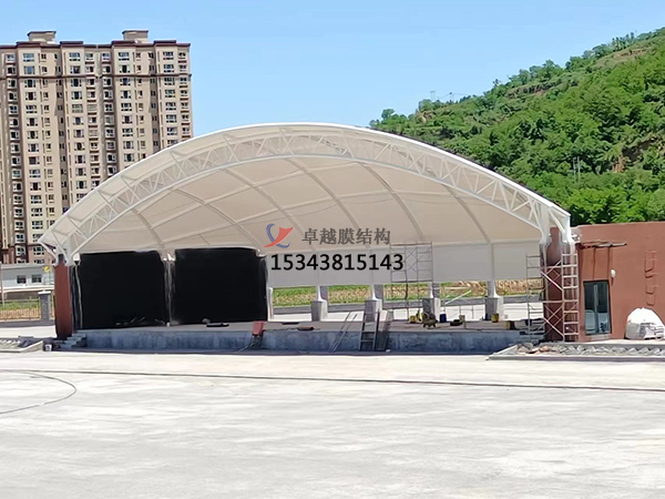 舞臺(tái)建筑采用膜結(jié)構(gòu)的原因？